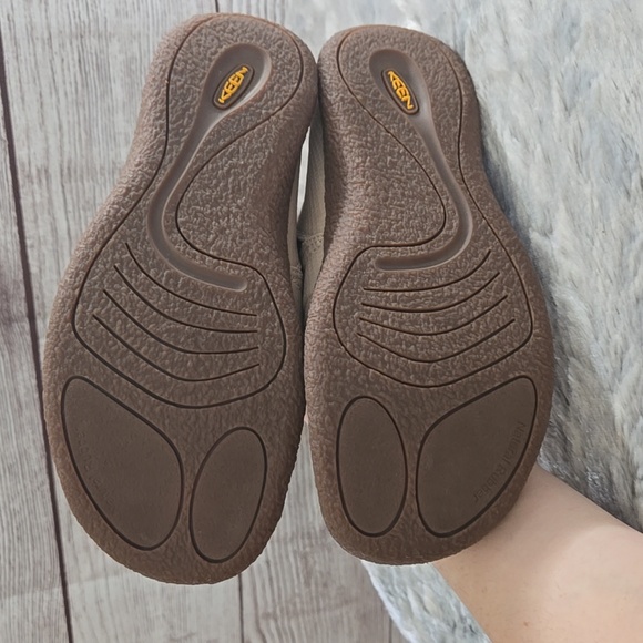 Keen Tan Slip On Shoes, Womens 9, Great Condition - Picture 9 of 10